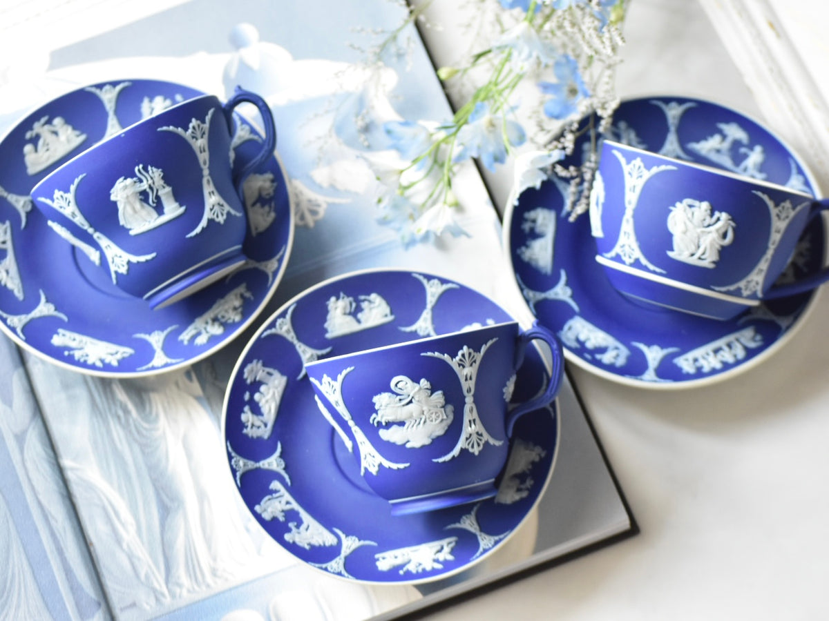 アンティークウエッジウッド【WEDGWOOD- Jasper ware】天使が楽し気な