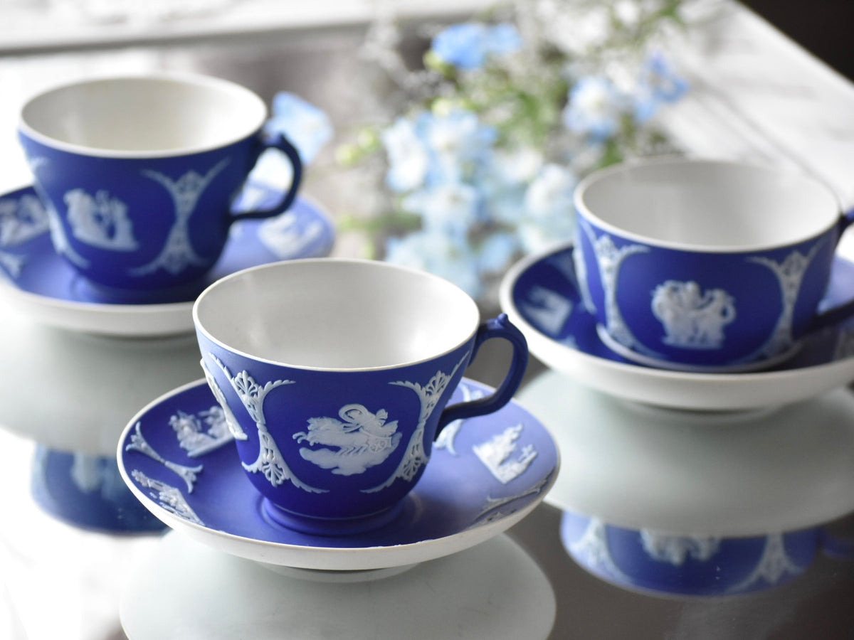 アンティークウエッジウッド【WEDGWOOD- Jasper ware】天使が楽し気な