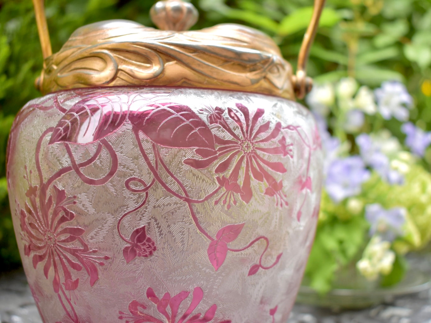 アンティークバカラ Antique Baccarat スイカズラの花のビスケット