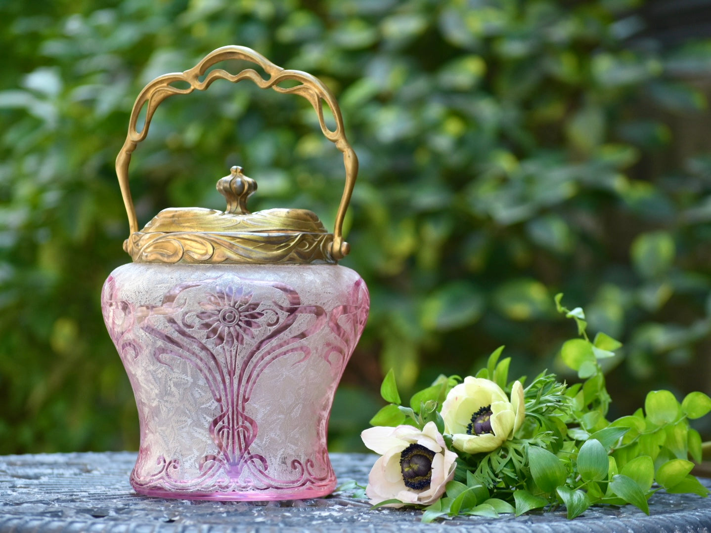 アンティークバカラ Antique Baccarat スイカズラの花のビスケット