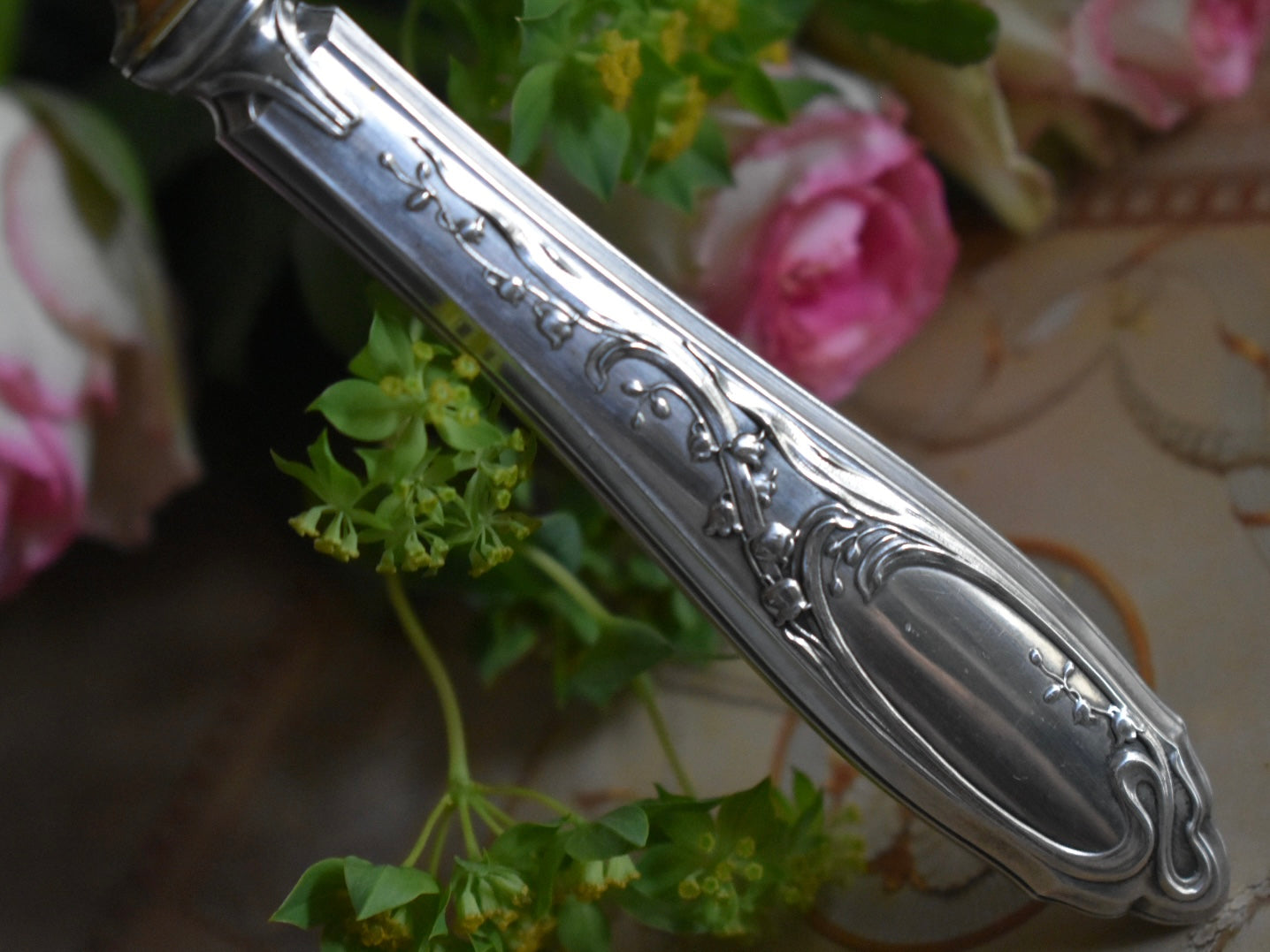 鈴蘭モチーフのシュガーシフタースプーン – Antique Serendipity