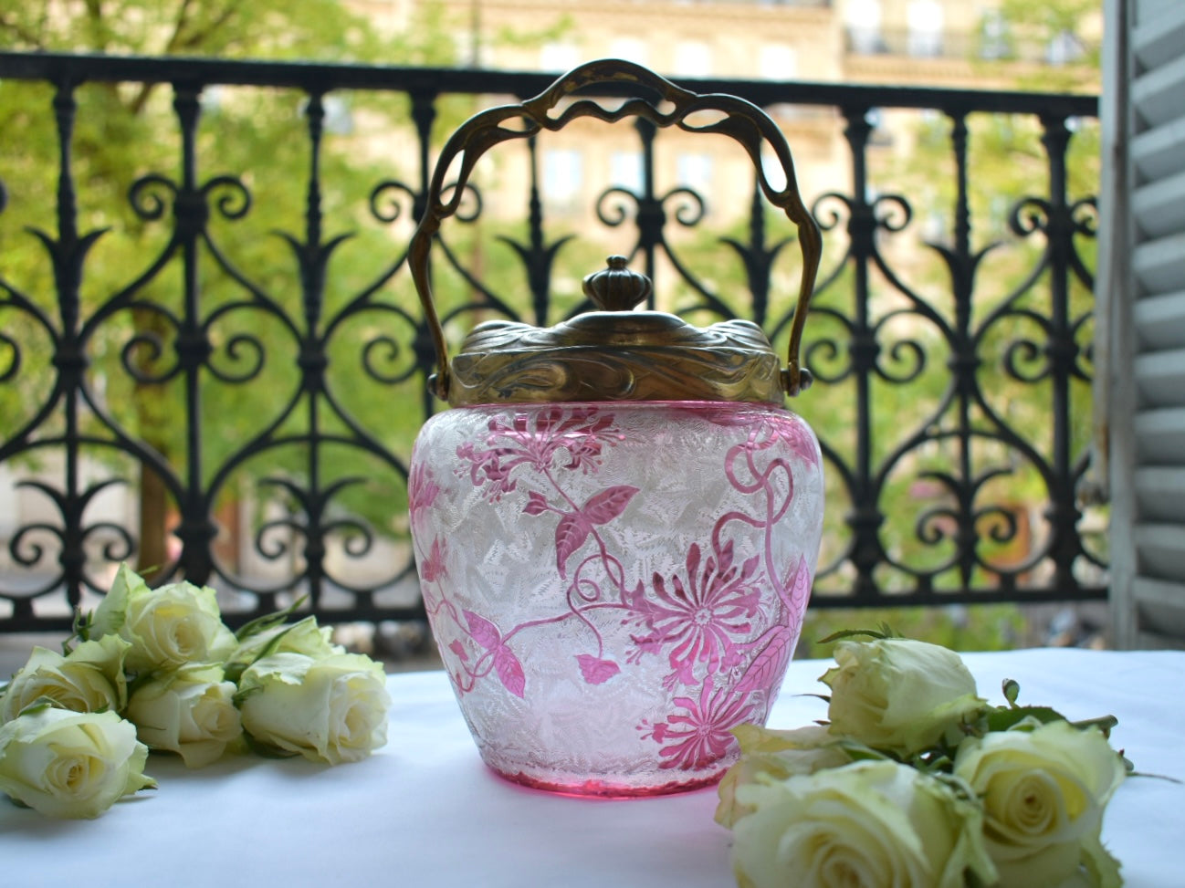 アンティークバカラ Antique Baccarat スイカズラの花の