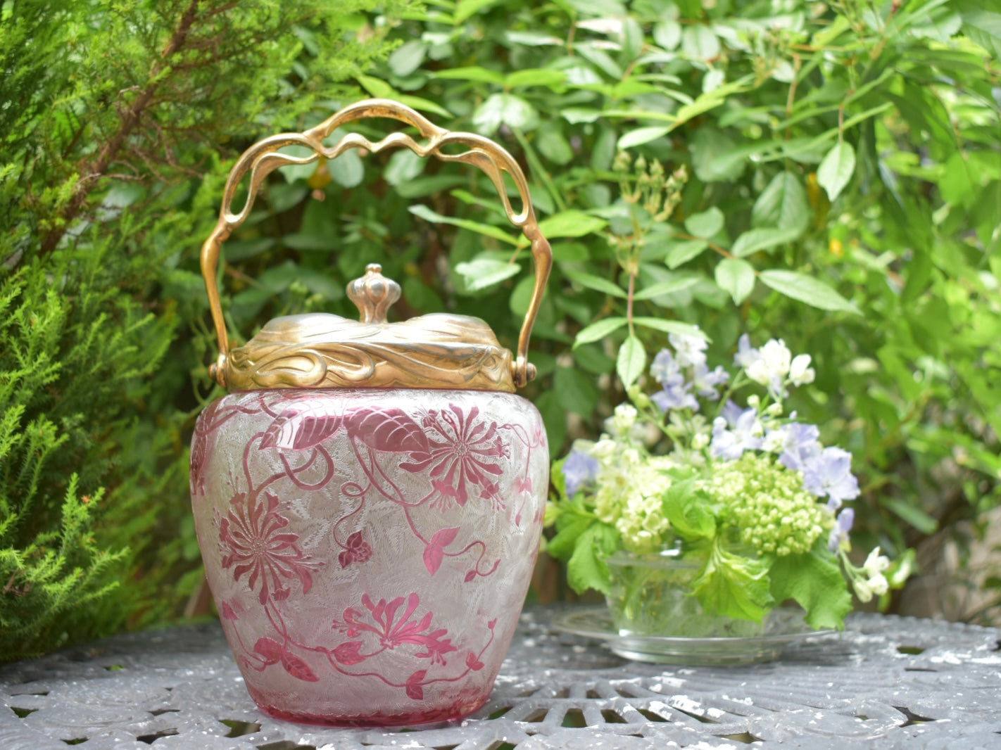 アンティークバカラ Antique Baccarat スイカズラの花のビスケット